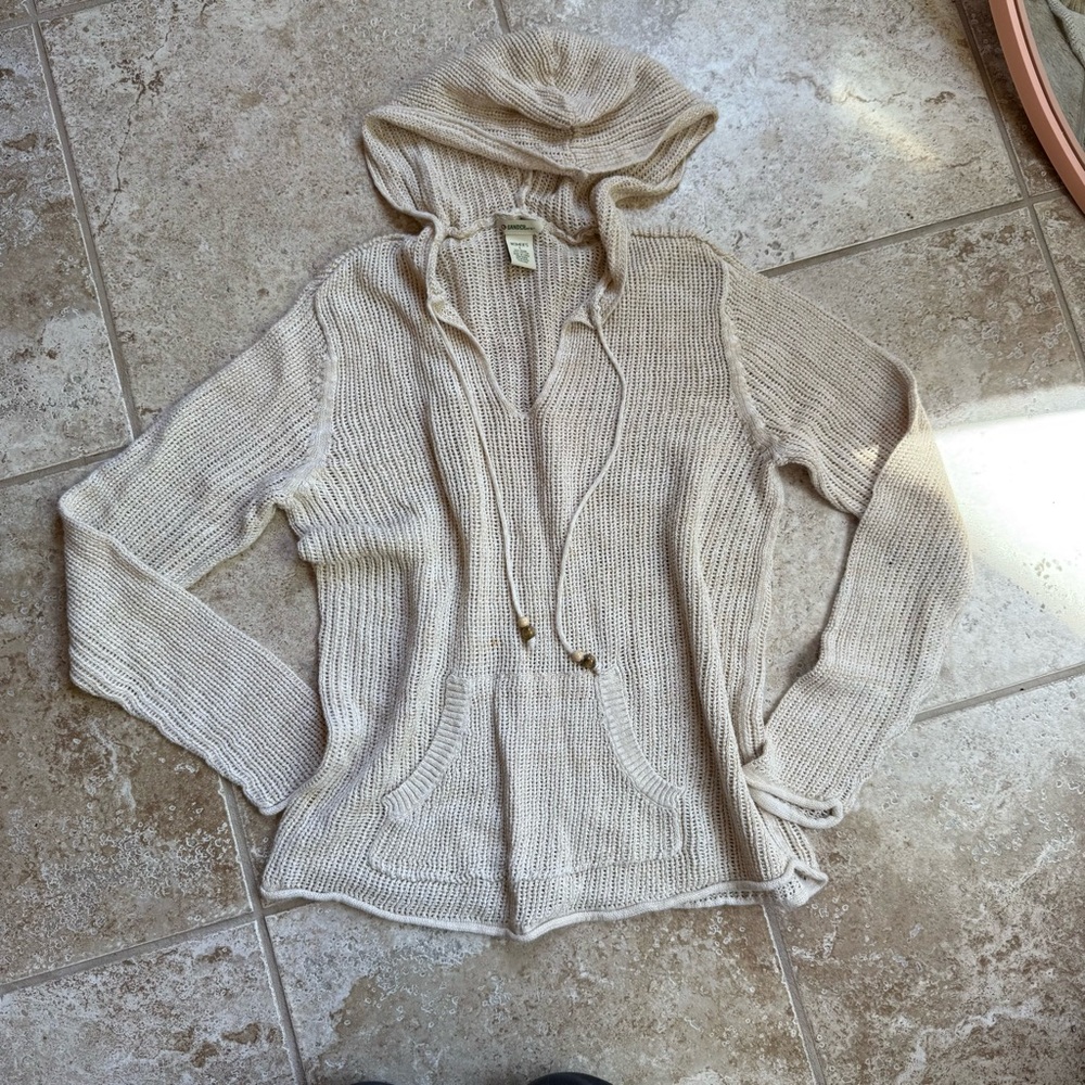 Gander Mountain Cream V-Neck Sweater